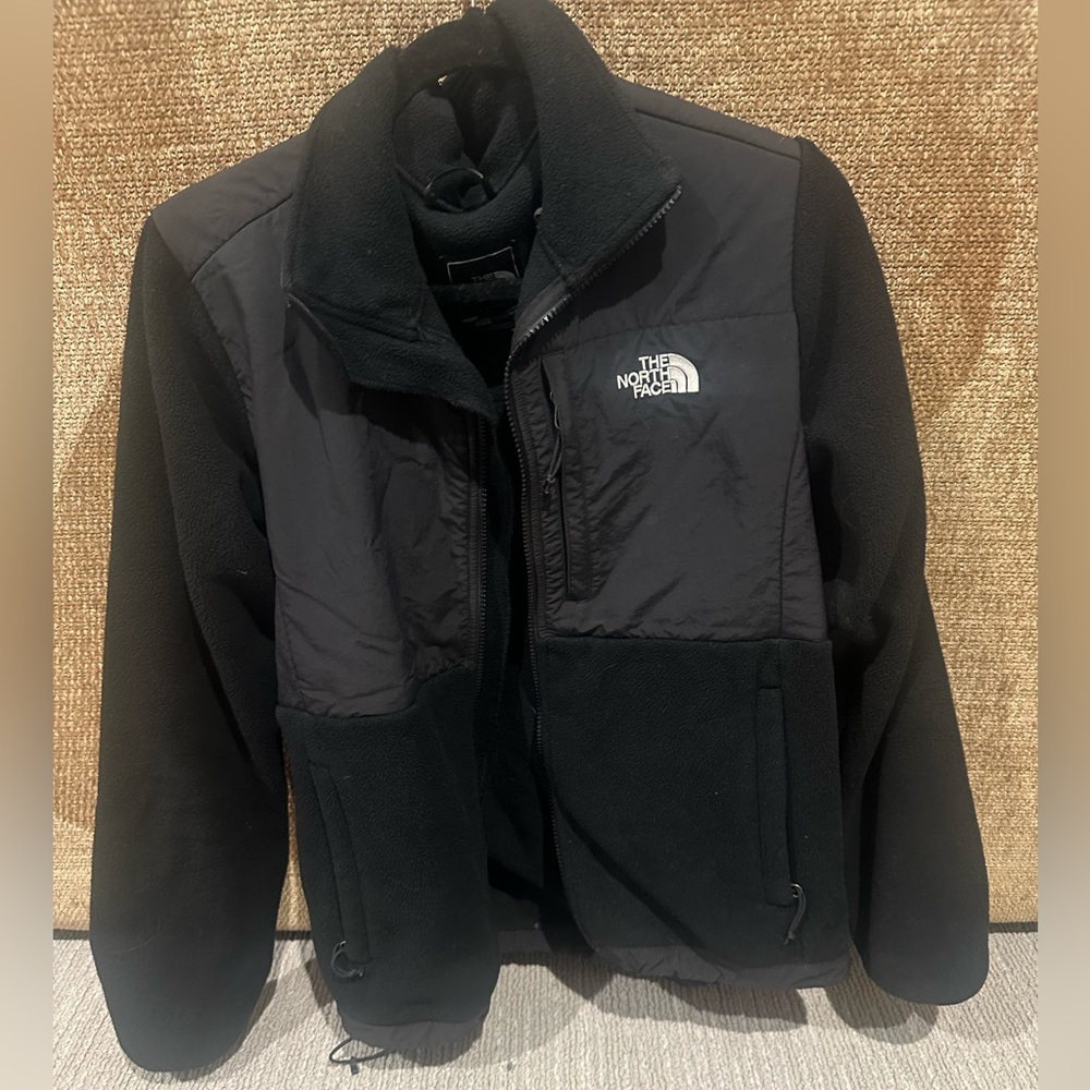 Women’s black north face